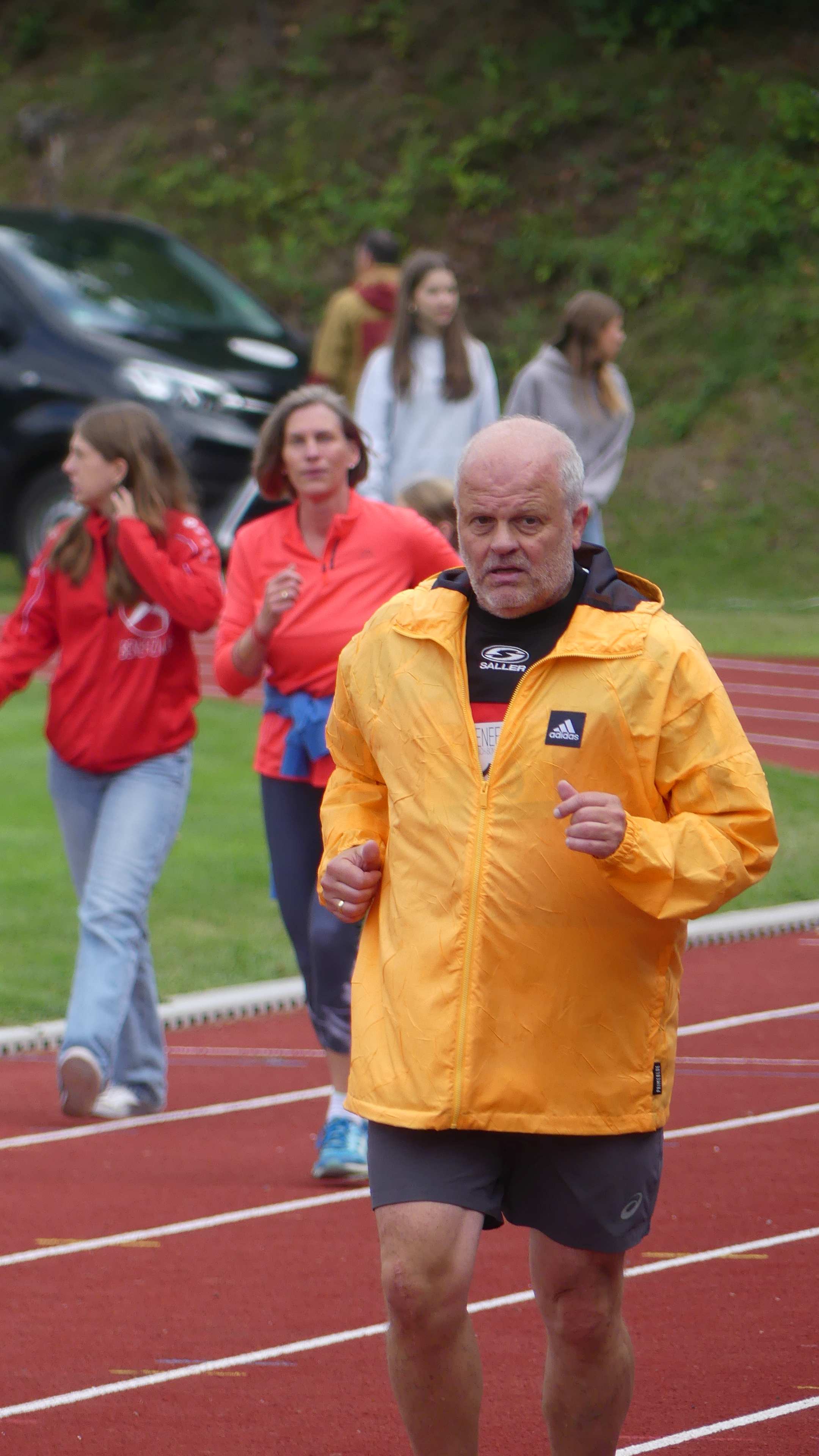 Bild vom 14. Benefizlauf im Jahr 2024. Dies ist das 74. Bild.